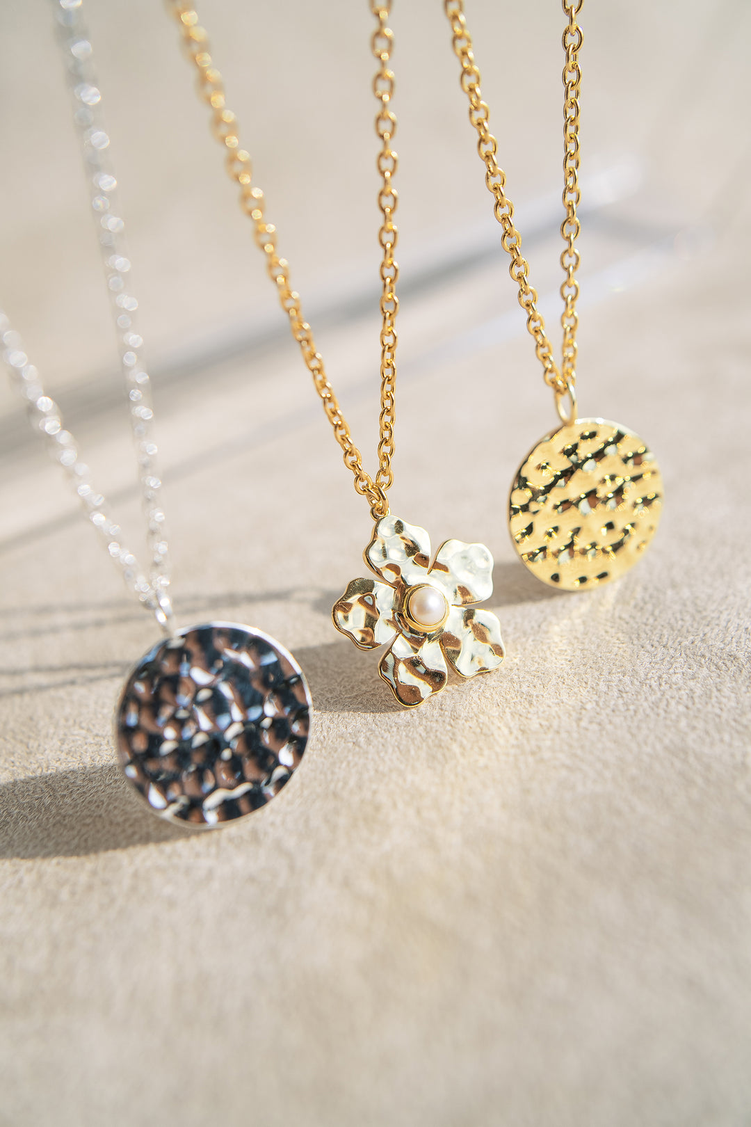 Hammered Gold Flower Pendant Necklace in Pearl