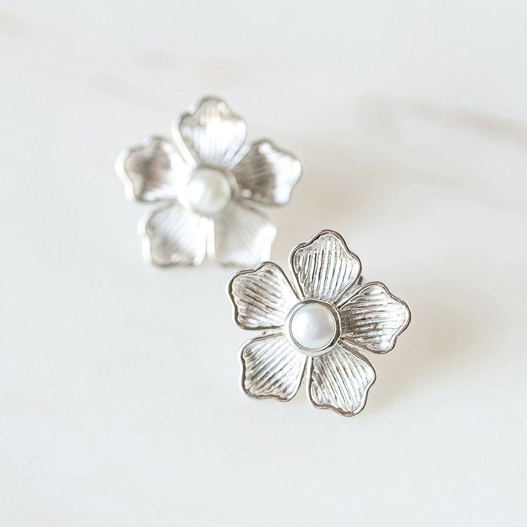 Small Flower Stud Earrings in White Gold and Pearl
