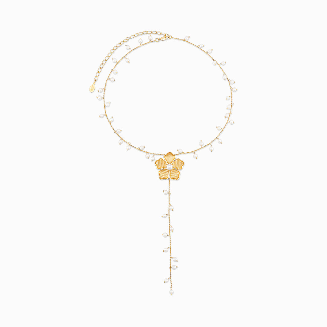 Flirty Flower Necklace in Pearl