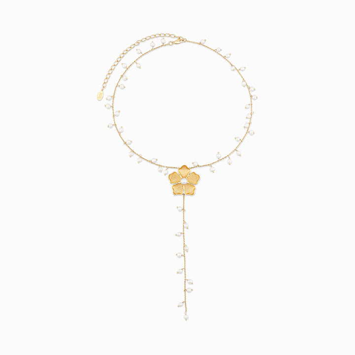 Flirty Flower Necklace in Pearl