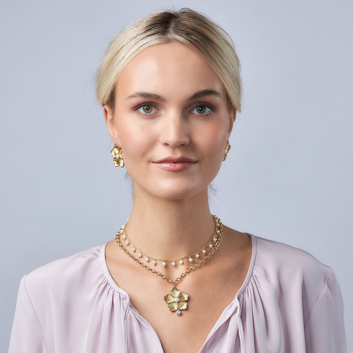 Flower Power Necklace in Pearl