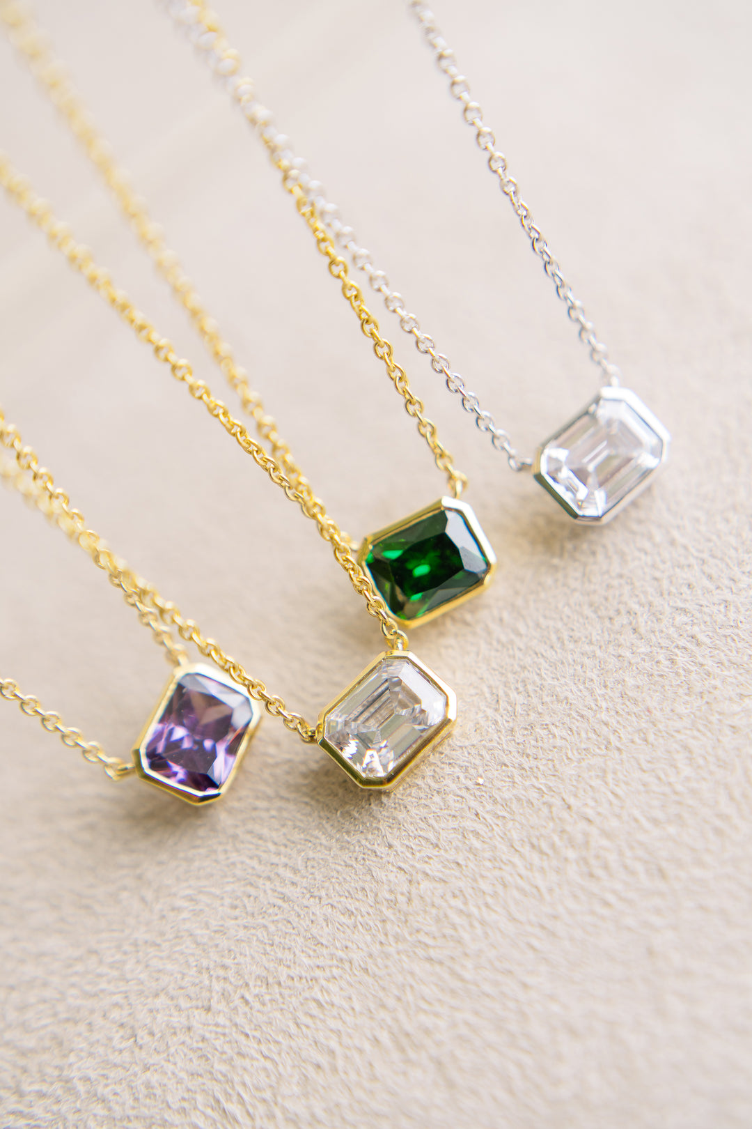 Gal Necklace in White Cubic Zirconia and White Gold