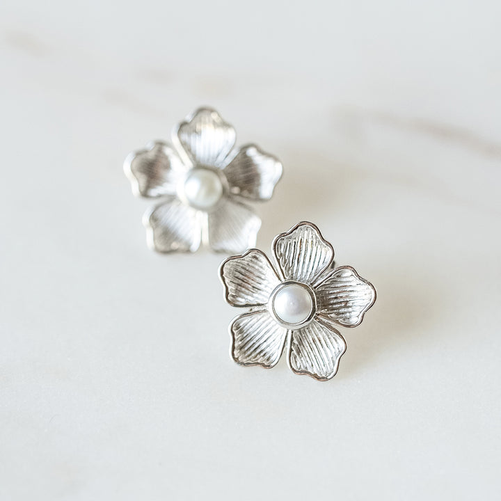 Small Flower Stud Earrings in White Gold and Pearl