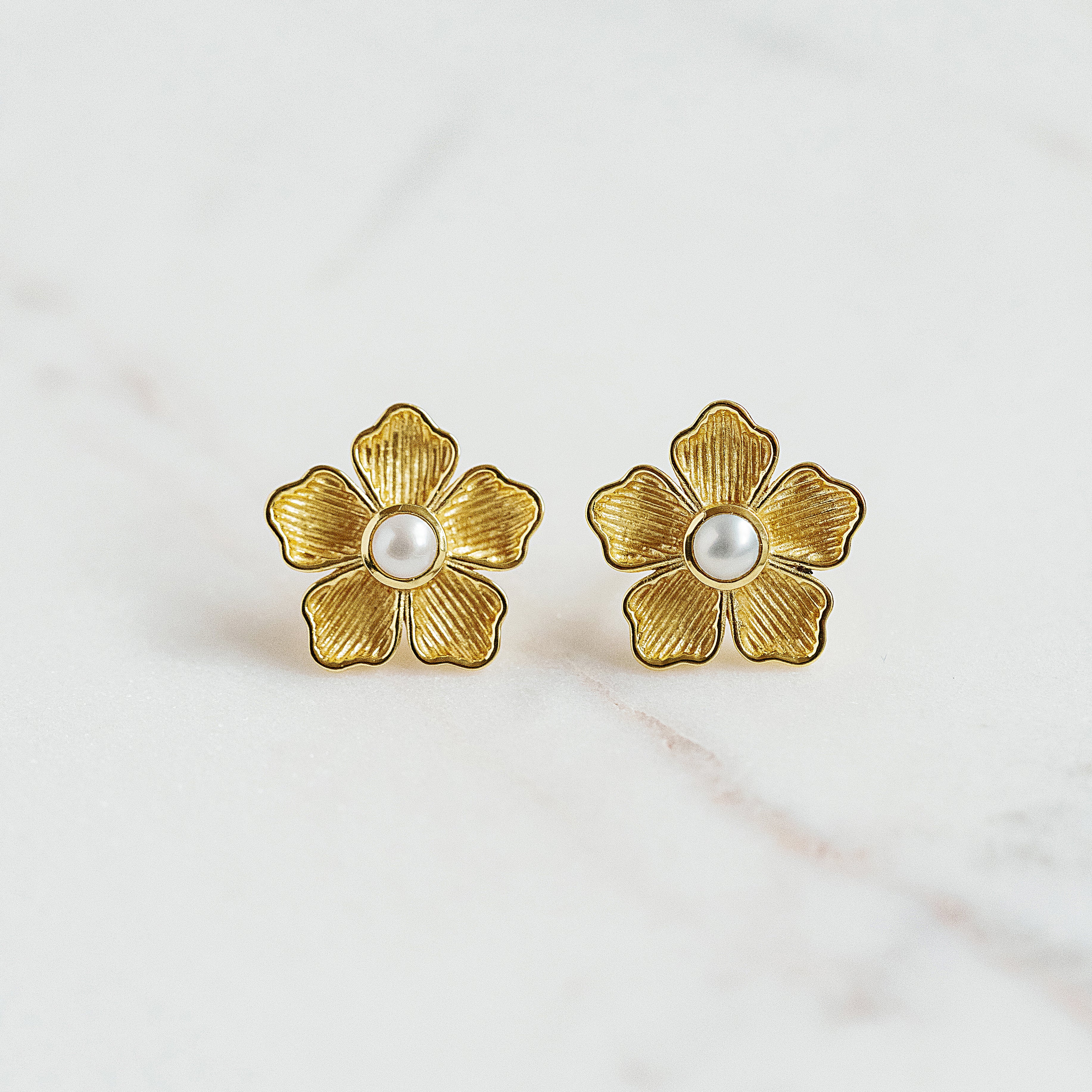 ピアス [Rita monica] Flower Pearl Earrings laura-foote-designs-small-